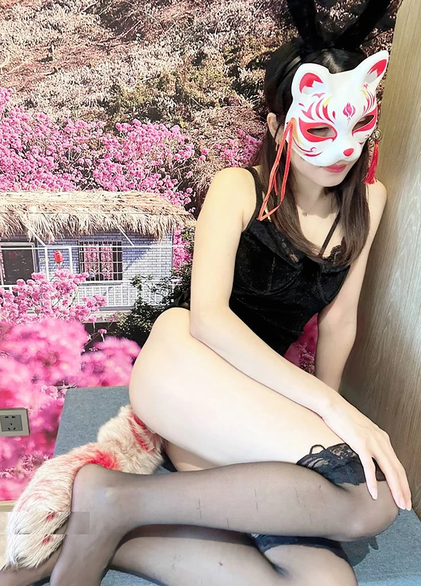 超强反差白虎抖m@依依 调教尺度视图合集